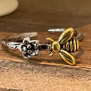 New Two Tone 925 Silver Plated Fun Vintage Style Carved Bumble Bee & Flower Ring